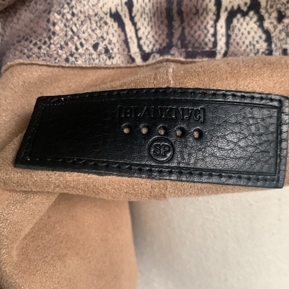 Blank NYC, Faux suede jacket, python pattern in taupe and black. - Picture 9 of 9